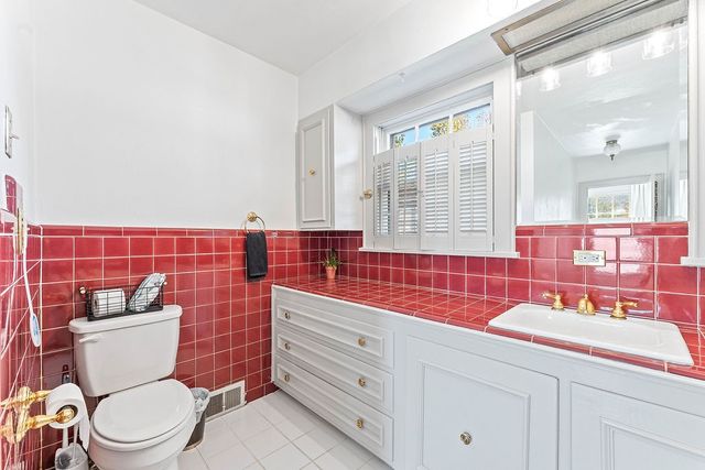 525 S 6th Street, Rogers, AR 72756