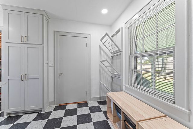 525 S 6th Street, Rogers, AR 72756