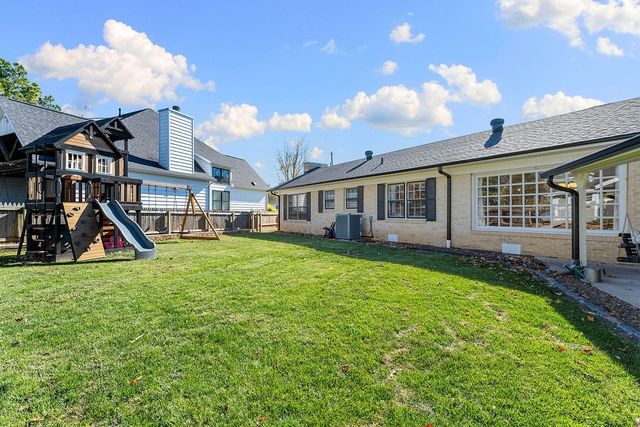 525 S 6th Street, Rogers, AR 72756