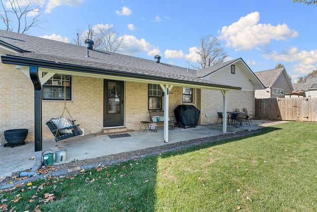 525 S 6th Street, Rogers, AR 72756