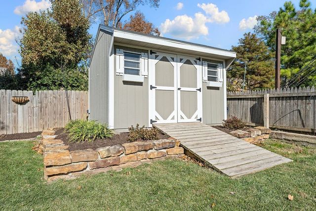 525 S 6th Street, Rogers, AR 72756