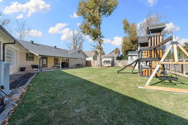 525 S 6th Street, Rogers, AR 72756