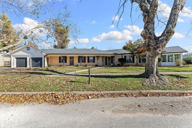 525 S 6th Street, Rogers, AR 72756