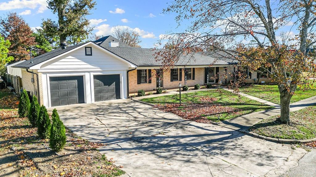 525 S 6th Street, Rogers, AR 72756