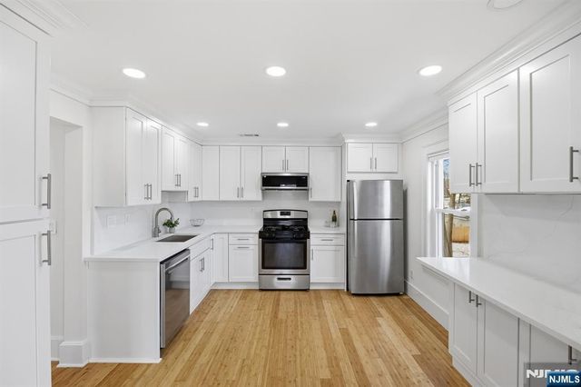 136 7th Avenue 2nd Fl, Westwood, NJ 07675