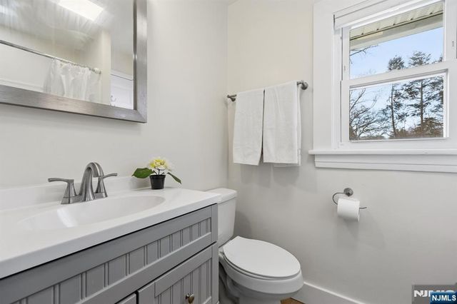 136 7th Avenue 2nd Fl, Westwood, NJ 07675