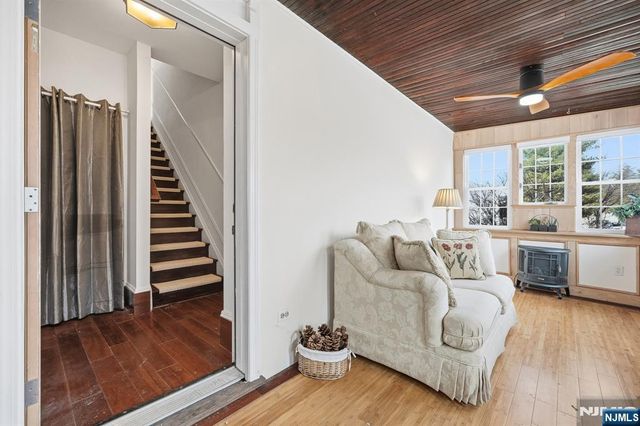 136 7th Avenue 2nd Fl, Westwood, NJ 07675