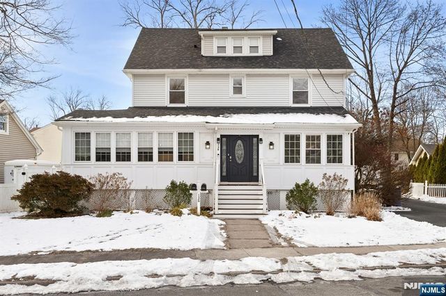 136 7th Avenue 2nd Fl, Westwood, NJ 07675