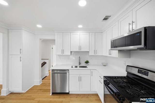 136 7th Avenue 2nd Fl, Westwood, NJ 07675