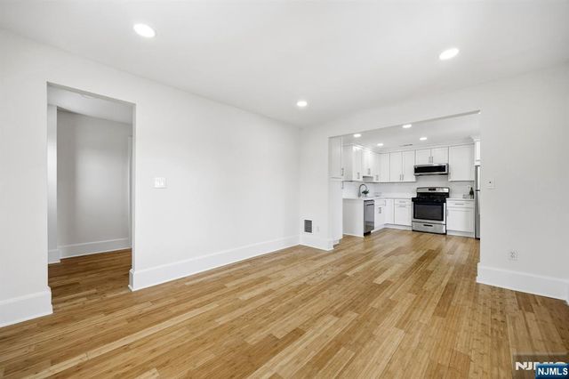 136 7th Avenue 2nd Fl, Westwood, NJ 07675