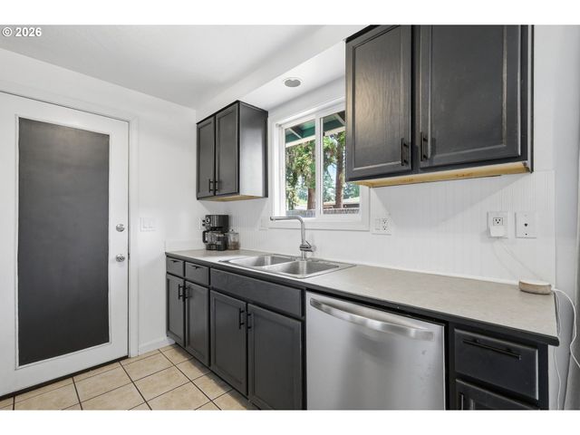 697 54TH St, Springfield, OR 97478
