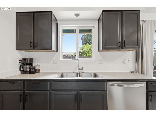 697 54TH St, Springfield, OR 97478