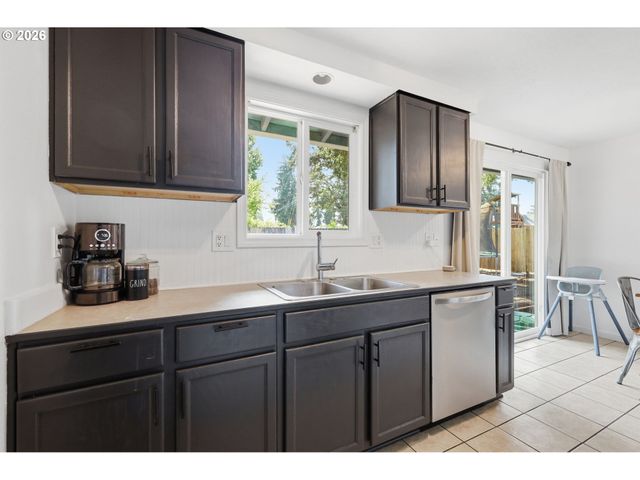 697 54TH St, Springfield, OR 97478