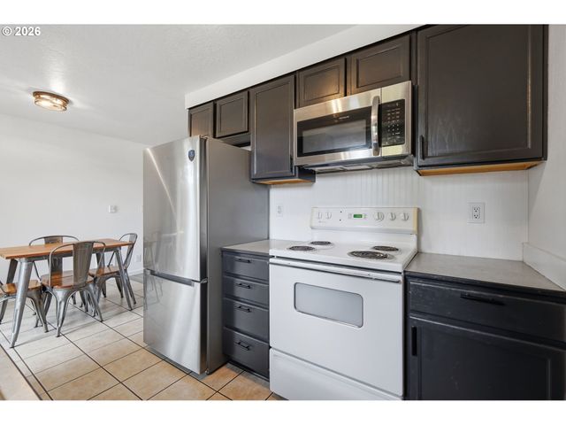 697 54TH St, Springfield, OR 97478
