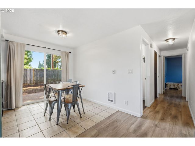 697 54TH St, Springfield, OR 97478