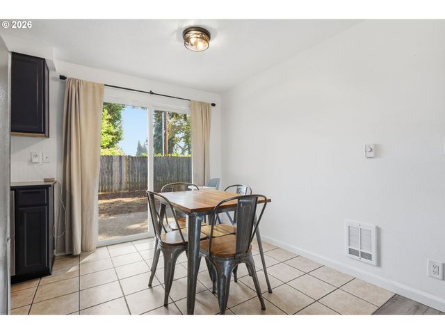 697 54TH St, Springfield, OR 97478