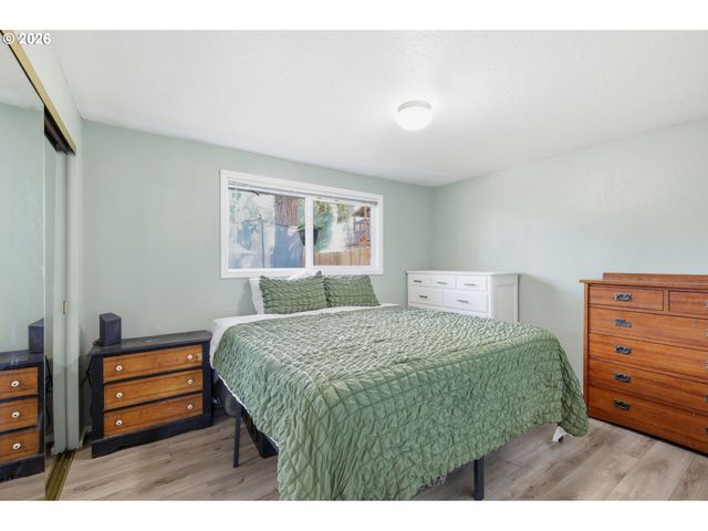 697 54TH St, Springfield, OR 97478