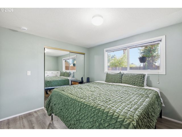 697 54TH St, Springfield, OR 97478