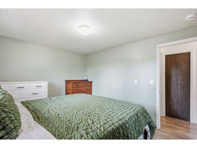 697 54TH St, Springfield, OR 97478
