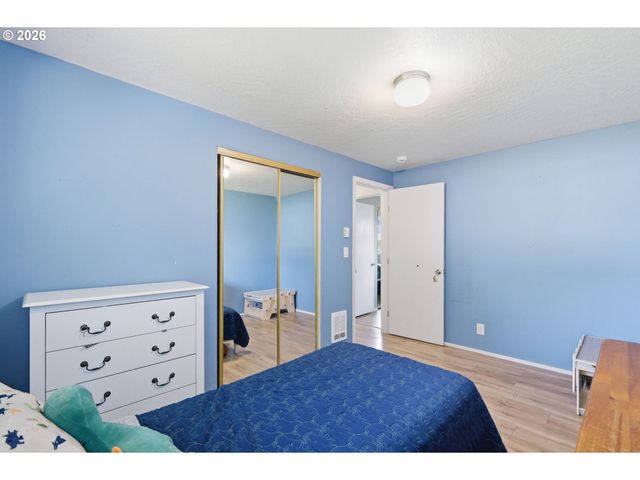 697 54TH St, Springfield, OR 97478