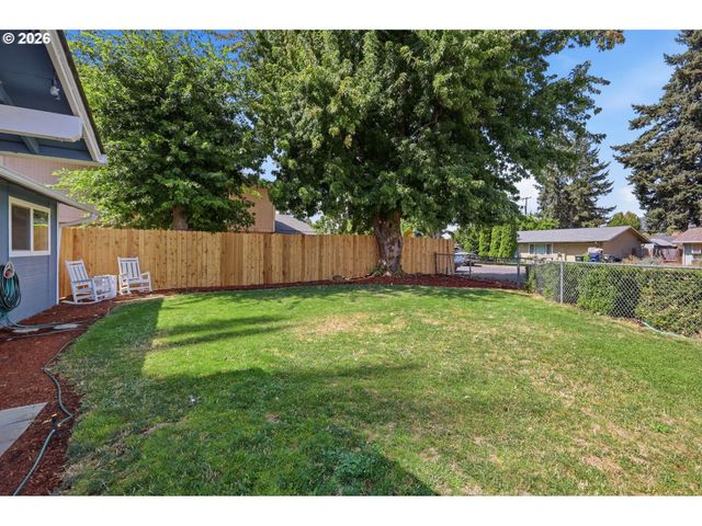697 54TH St, Springfield, OR 97478