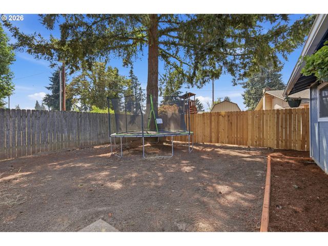 697 54TH St, Springfield, OR 97478