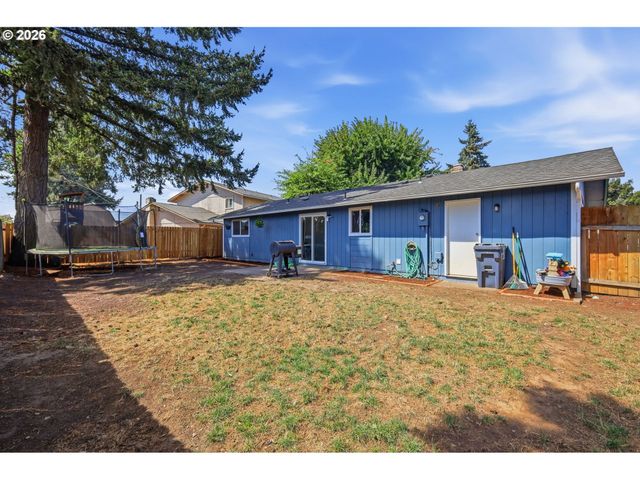 697 54TH St, Springfield, OR 97478