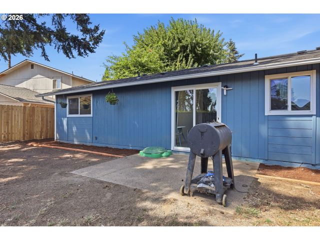 697 54TH St, Springfield, OR 97478