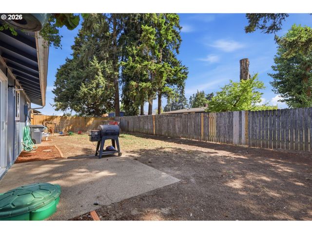 697 54TH St, Springfield, OR 97478