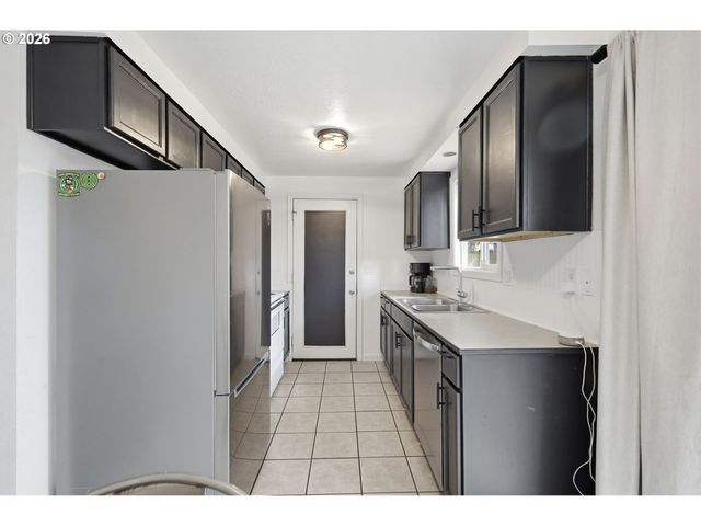 697 54TH St, Springfield, OR 97478