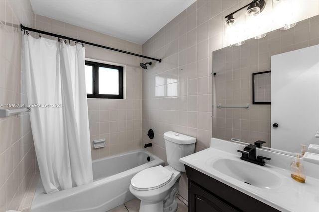 9454 Sterling Dr, Cutler Bay, FL 33157