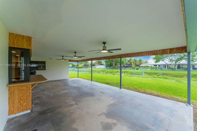 9454 Sterling Dr, Cutler Bay, FL 33157
