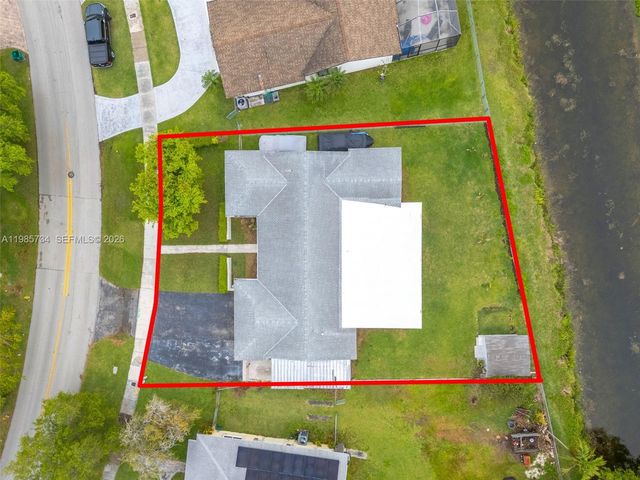 9454 Sterling Dr, Cutler Bay, FL 33157