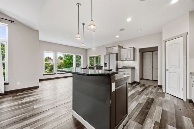 426 PRAIRIE VIEW DR, Fairfax, IA 52228