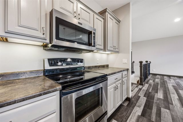426 PRAIRIE VIEW DR, Fairfax, IA 52228