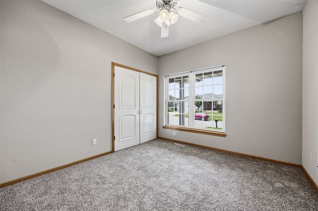 426 PRAIRIE VIEW DR, Fairfax, IA 52228