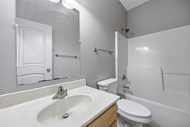 426 PRAIRIE VIEW DR, Fairfax, IA 52228