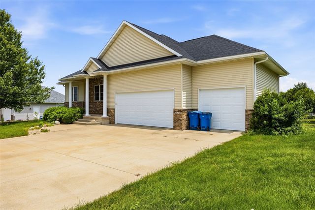 426 PRAIRIE VIEW DR, Fairfax, IA 52228