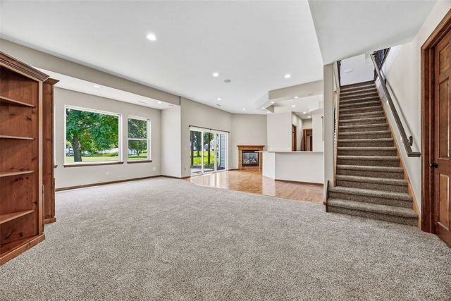 426 PRAIRIE VIEW DR, Fairfax, IA 52228