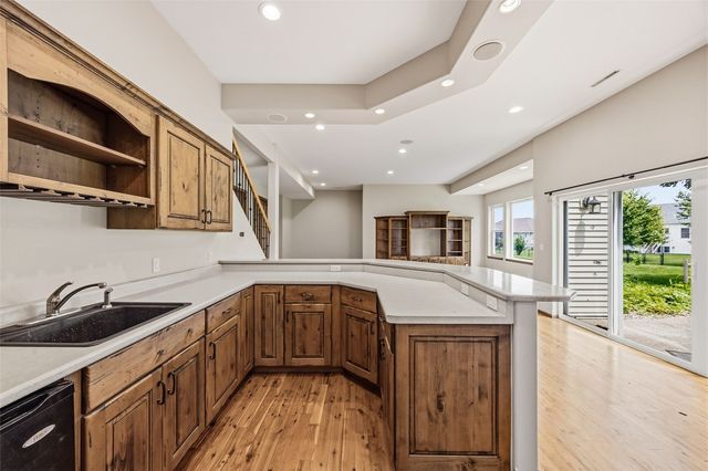426 PRAIRIE VIEW DR, Fairfax, IA 52228
