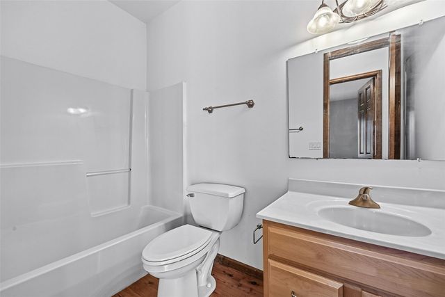 426 PRAIRIE VIEW DR, Fairfax, IA 52228