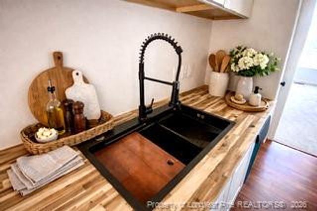 162 E Twelve Oaks Road, Raeford, NC 28376