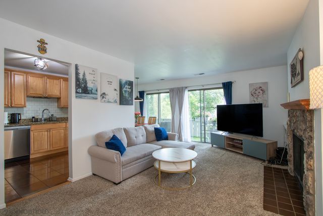 1418 Seven Pines Road C2, Schaumburg, IL 60193