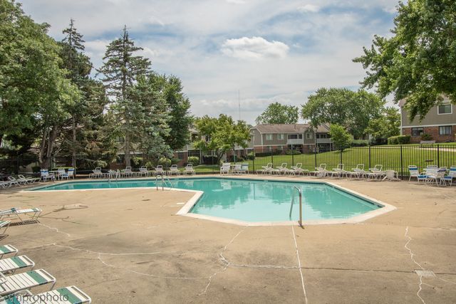 1418 Seven Pines Road C2, Schaumburg, IL 60193