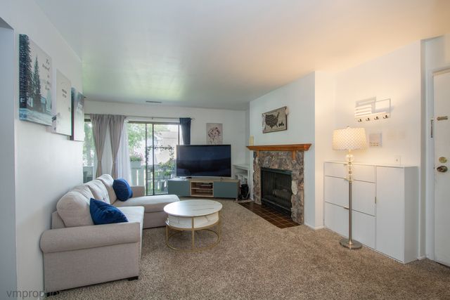 1418 Seven Pines Road C2, Schaumburg, IL 60193