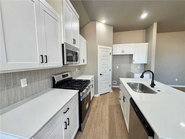 5900 SW Desert Avenue, Bentonville, AR 72713