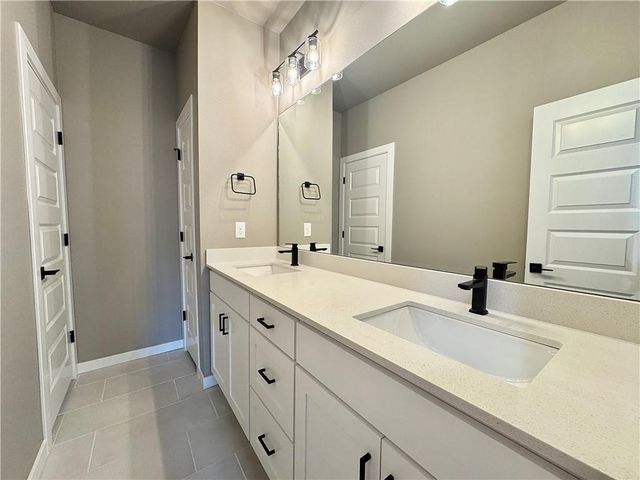 5900 SW Desert Avenue, Bentonville, AR 72713