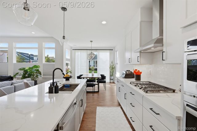 2556 Rosemond Ln, Rochester Hills, MI 48309