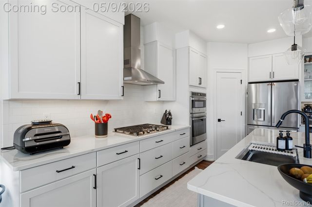 2556 Rosemond Ln, Rochester Hills, MI 48309