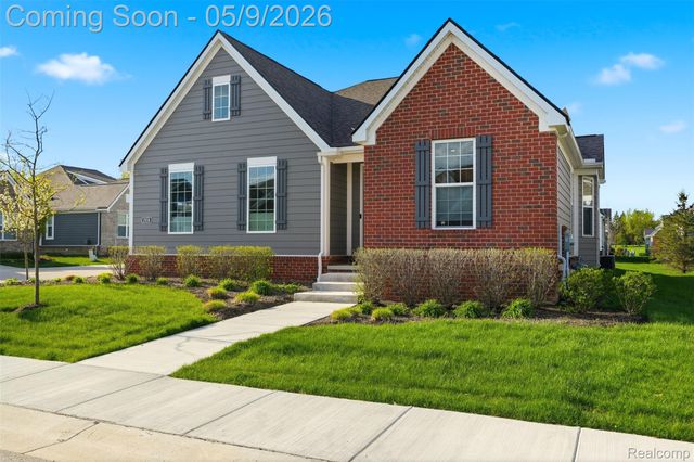 2556 Rosemond Ln, Rochester Hills, MI 48309